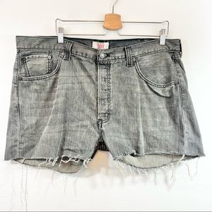 LEVI’S 501 Gray Charcoal Wash Cutoff Denim Shorts Button Fly Size 40 Waist / 16